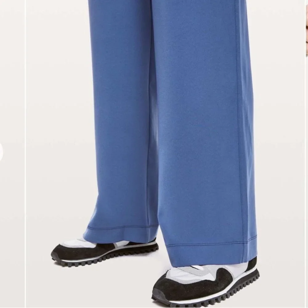 ** LULULEMON Noir Pants In Gatsby Blue Size 4- Price Firm (Popular ISO!)